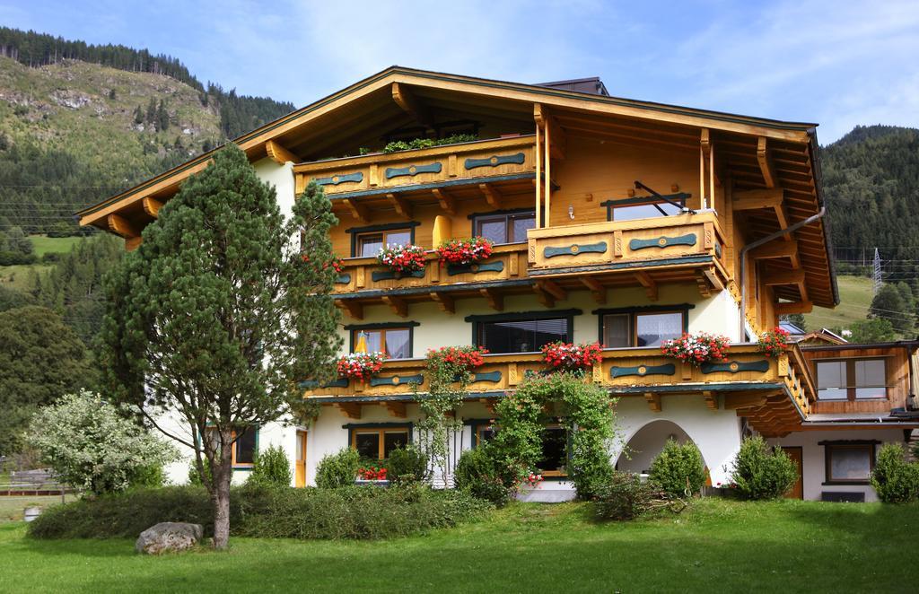 Landhaus Weiss Apartment Maishofen Exterior foto